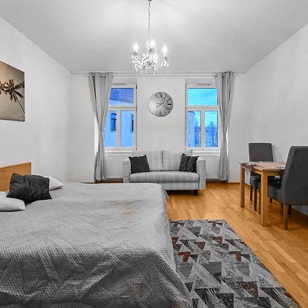 Three-Bedroom, Three King-Size Bed Retreat Вена Экстерьер фото